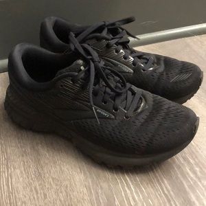 Brooks Adrenaline GTS 19 Women’s size 7 Medium